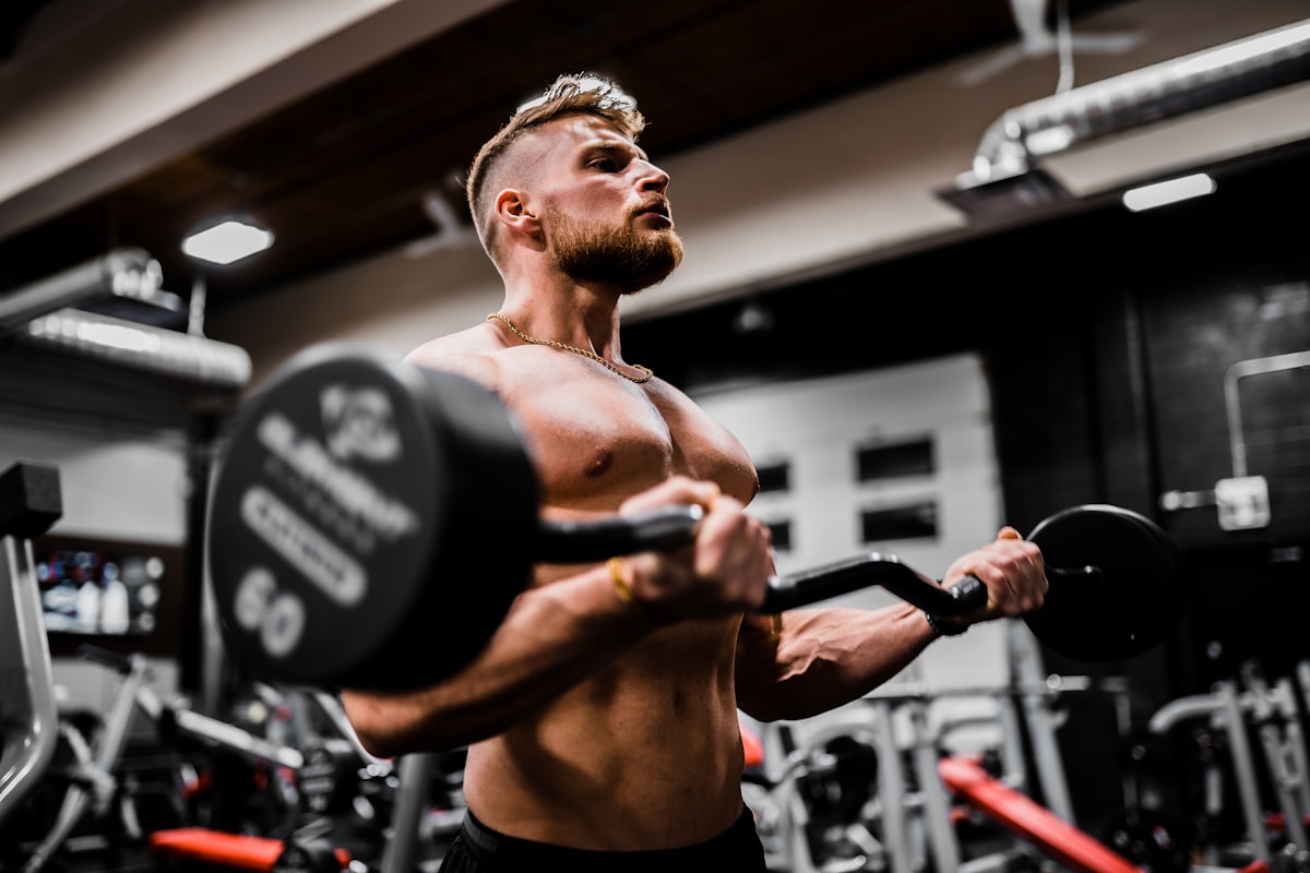 Waarom EMOM de efficiëntste training is voor drukke mannen
